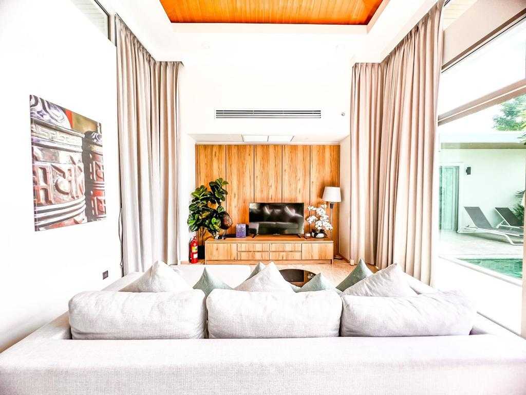 Property image - full photo 2