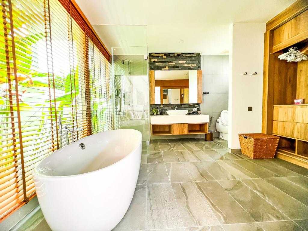Property image - full photo 10