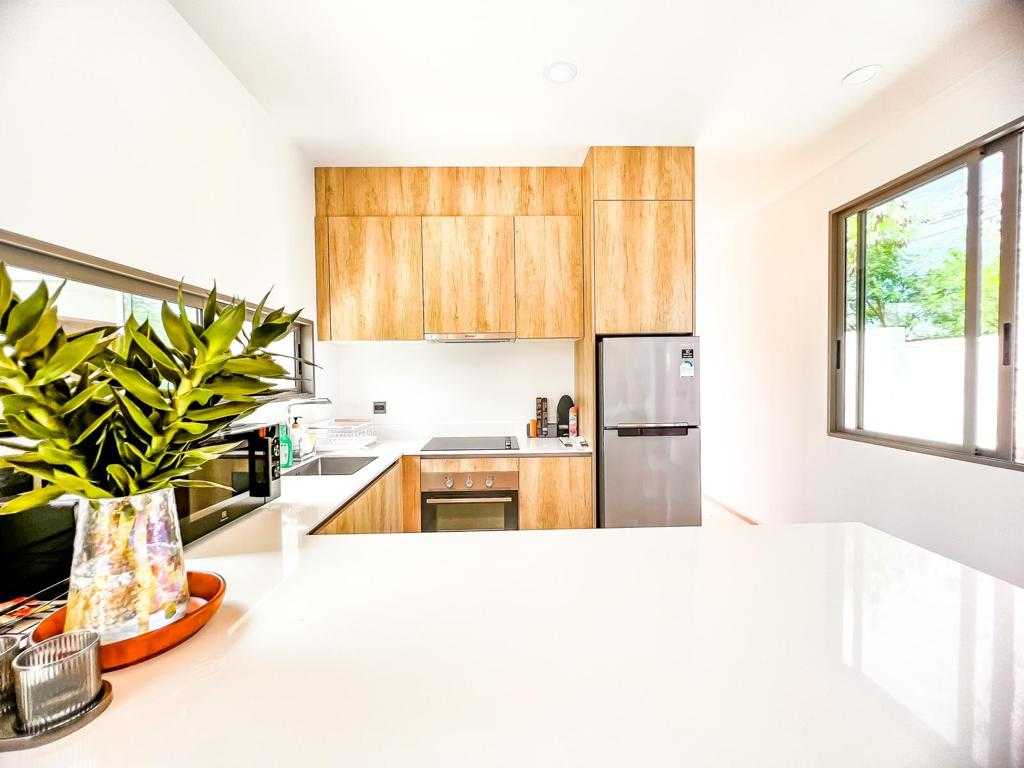 Property image - full photo 3