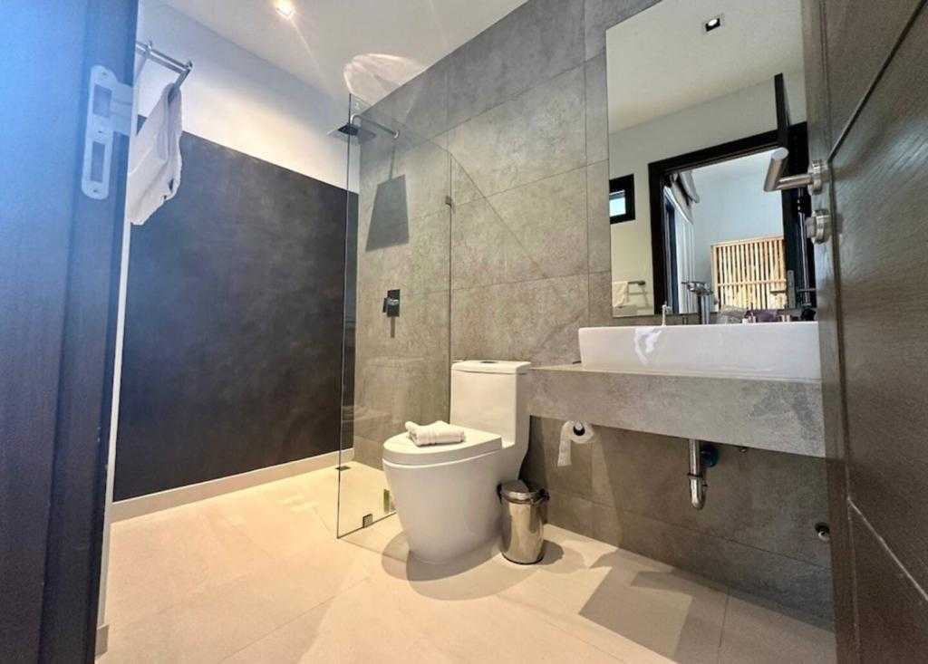 Property image - full photo 8