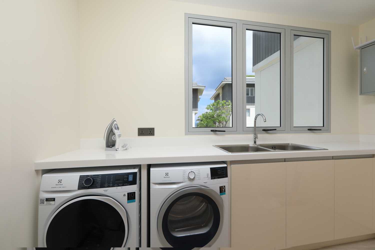 Property image - full photo 11