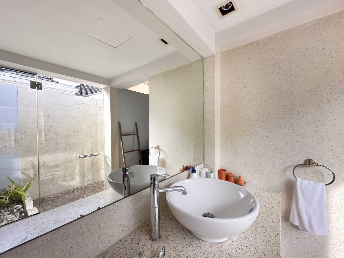Property image - full photo 19