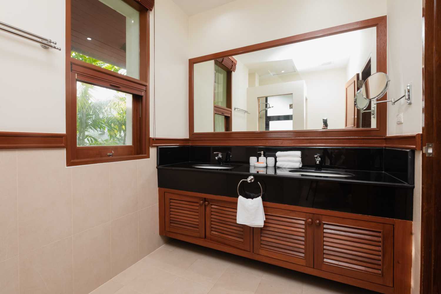 Property image - full photo 44