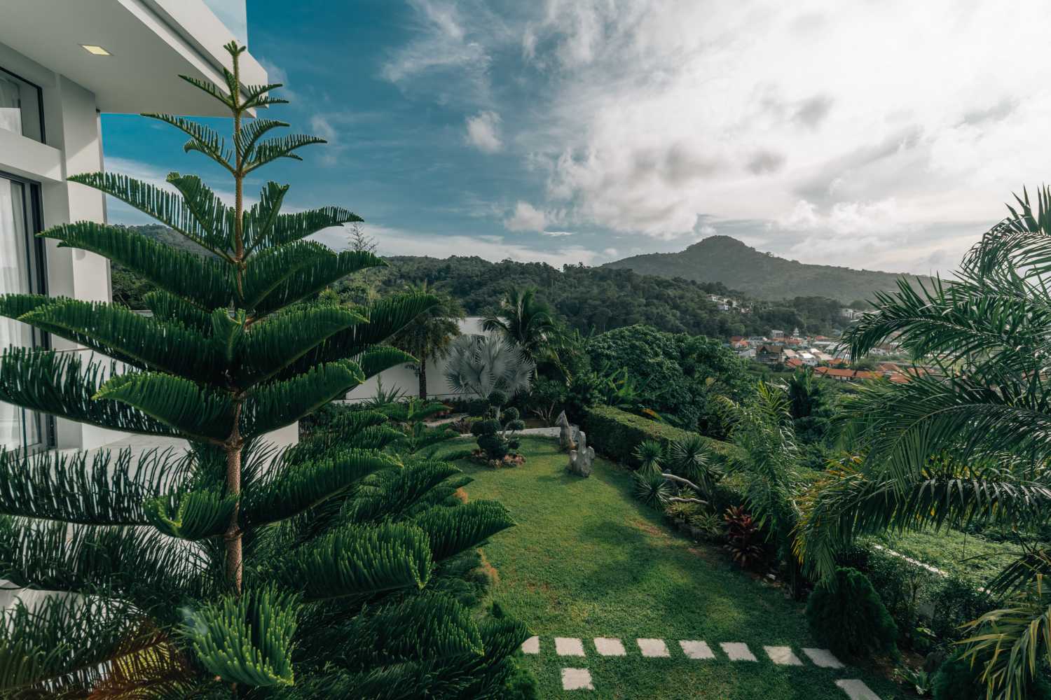 Property image - full photo 2