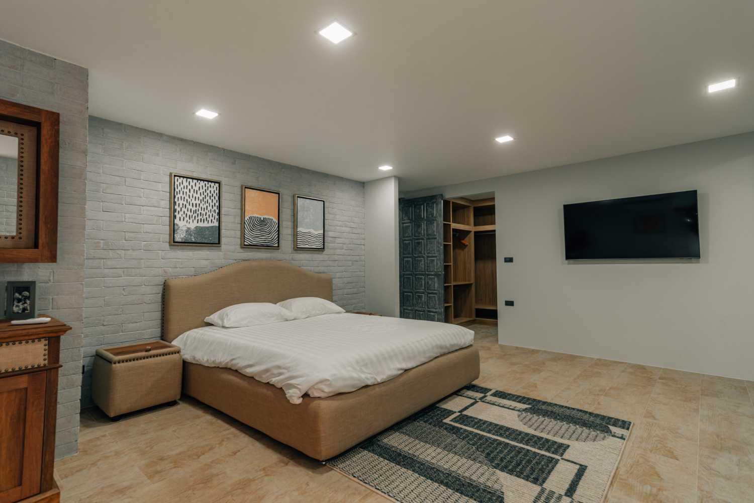 Property image - full photo 72