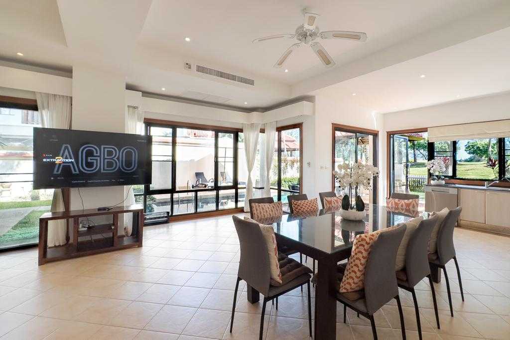 Property image - full photo 2