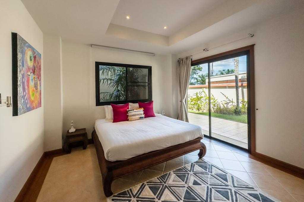 Property image - full photo 10