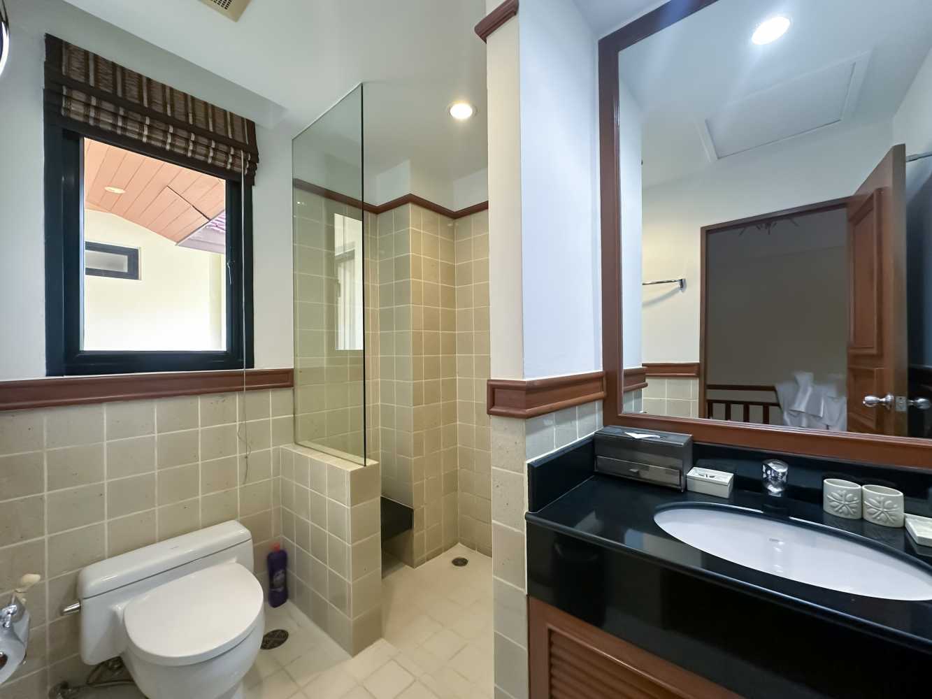 Property image - full photo 18