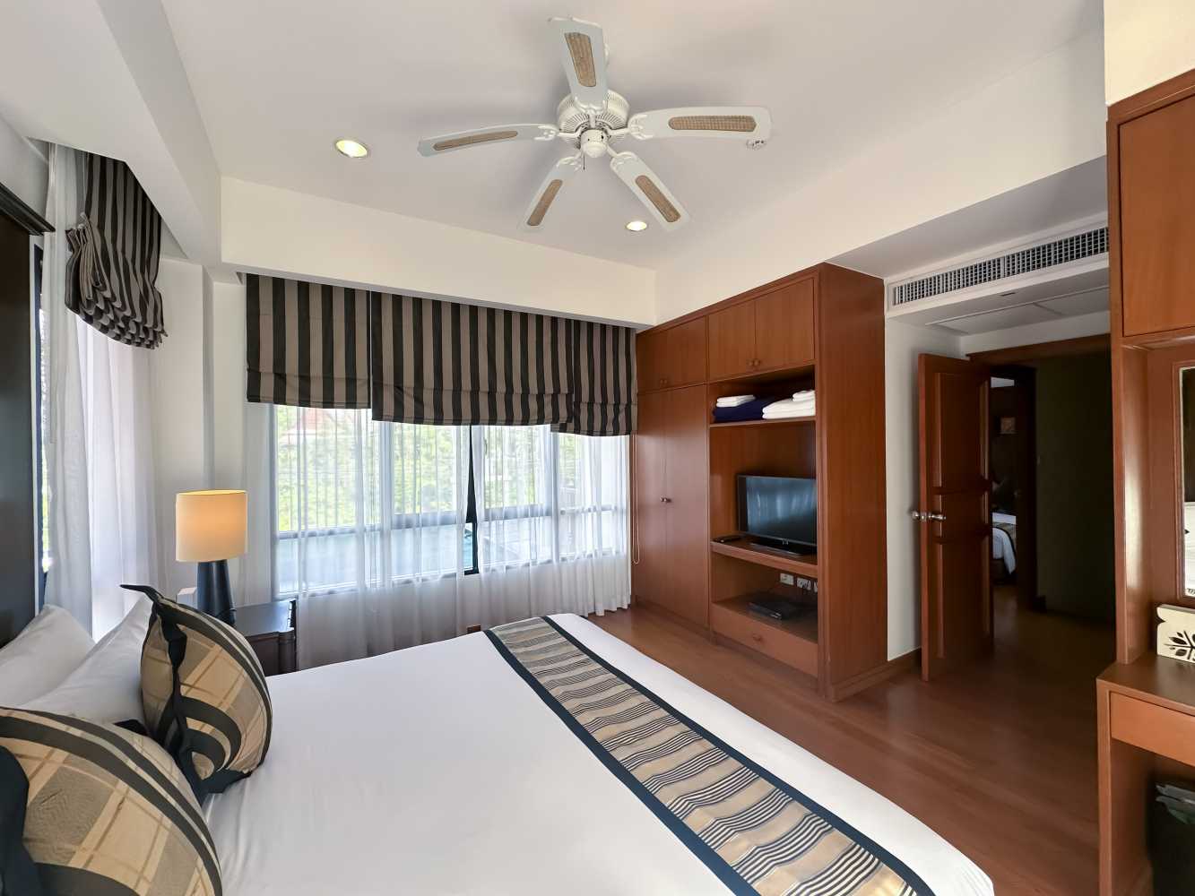Property image - full photo 12