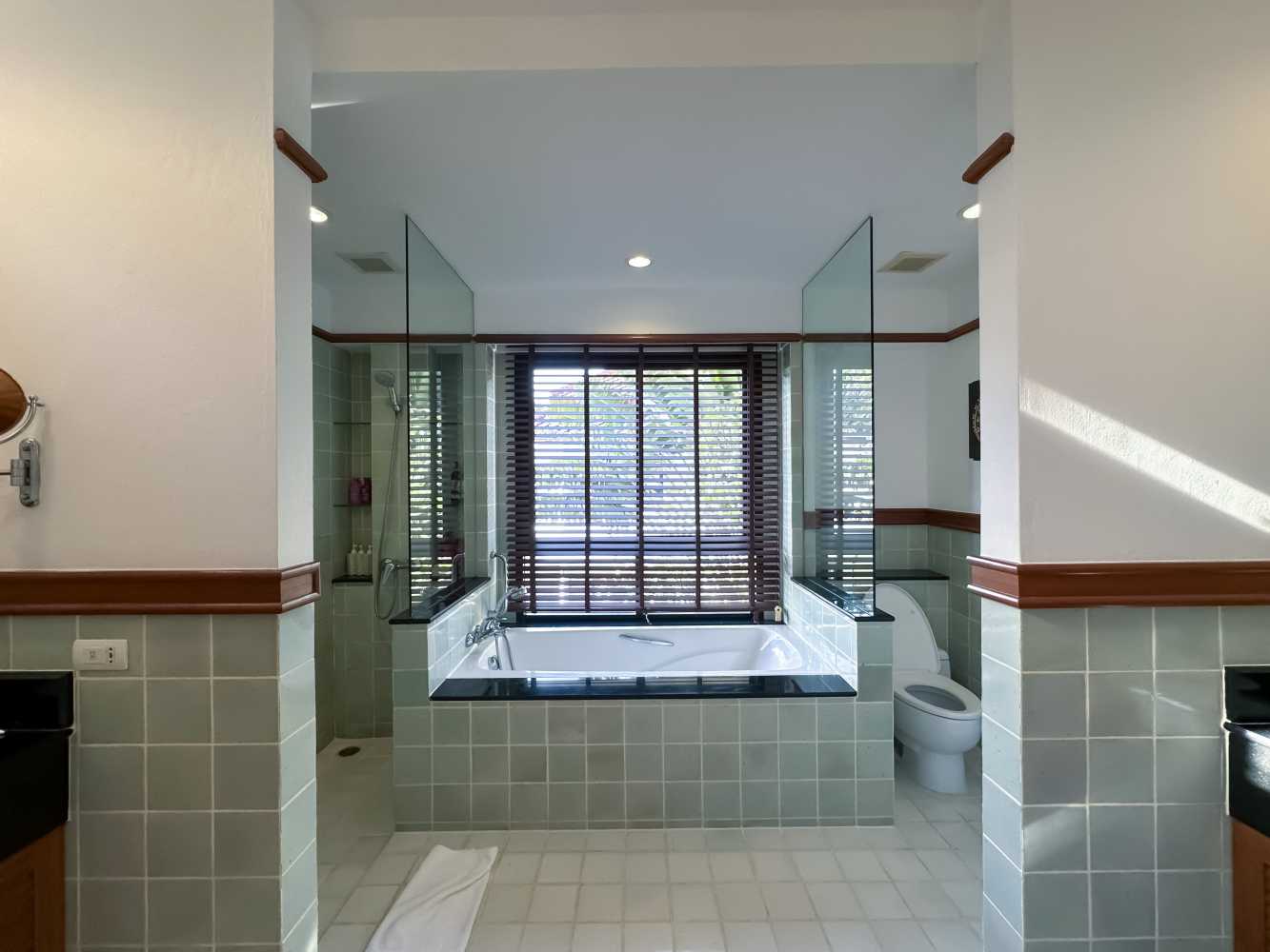 Property image - full photo 20