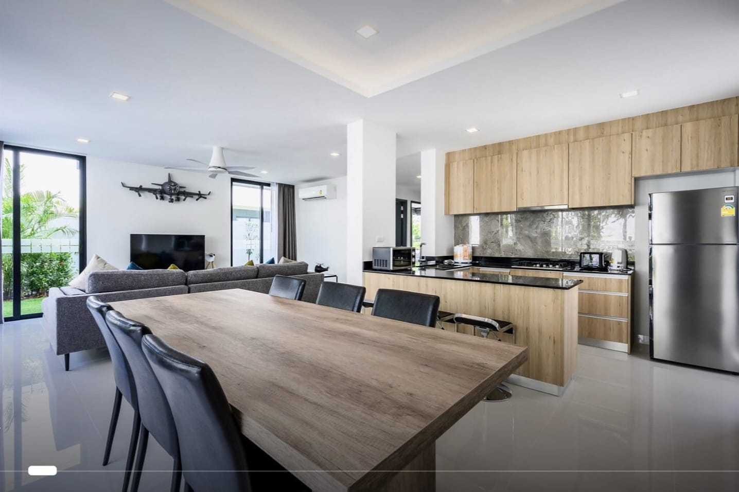Property image - full photo 2