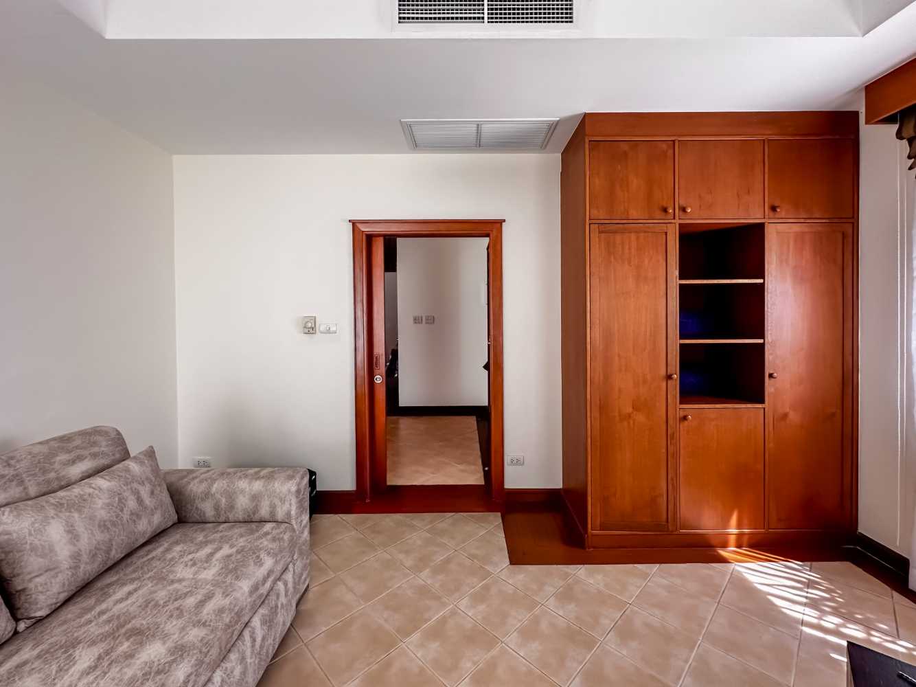 Property image - full photo 11
