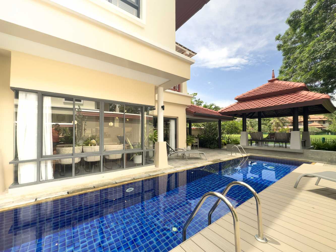 Property image - full photo 2
