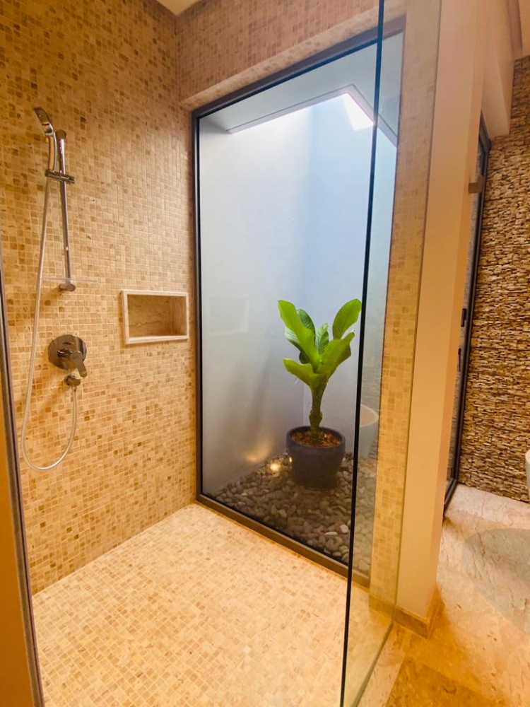Property image - full photo 17