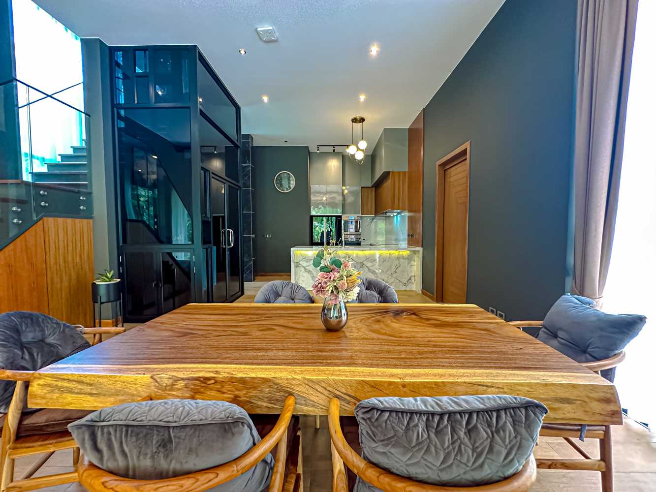 Property image - full photo 4