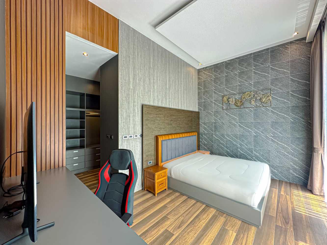 Property image - full photo 12