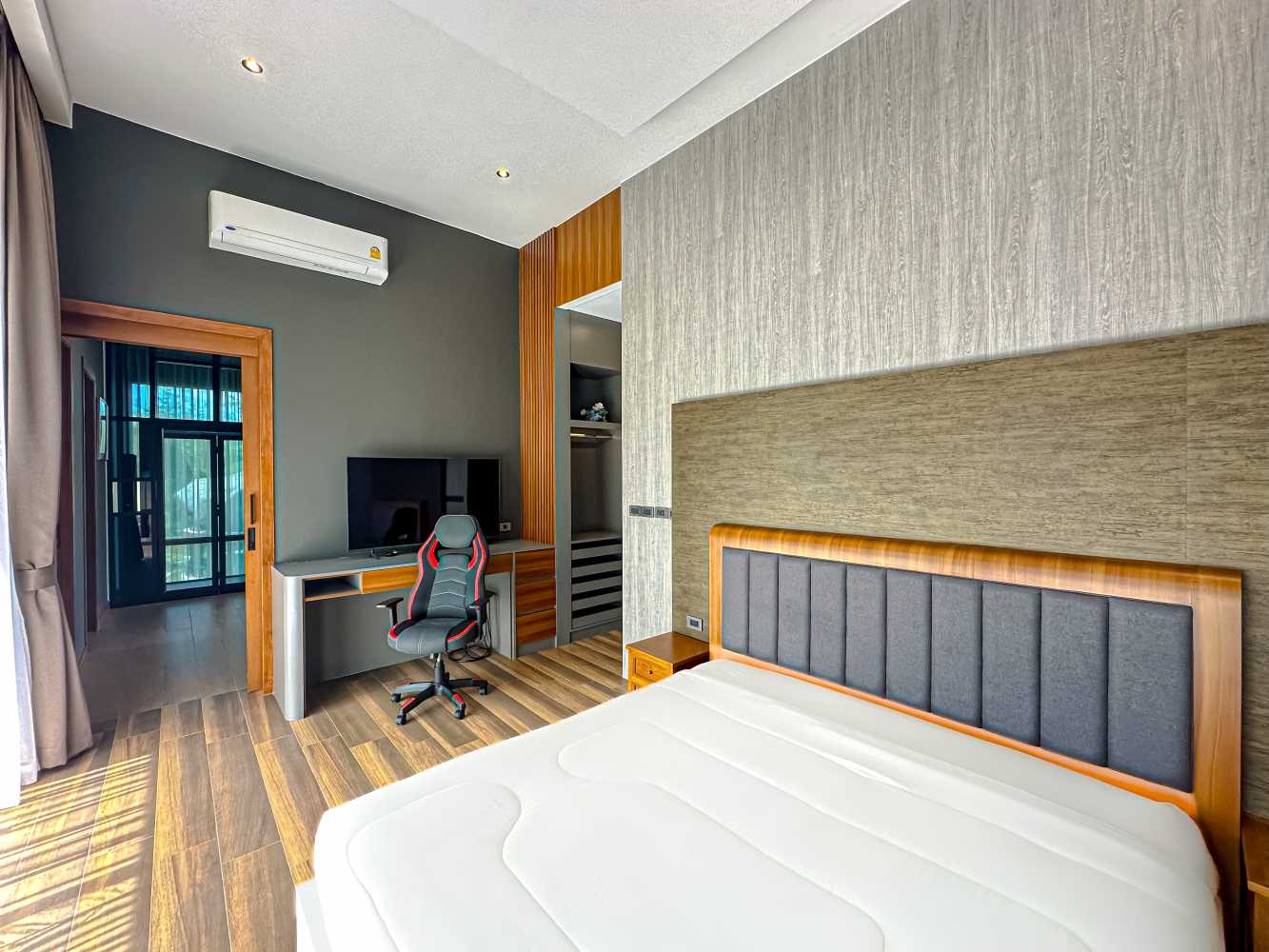 Property image - full photo 11