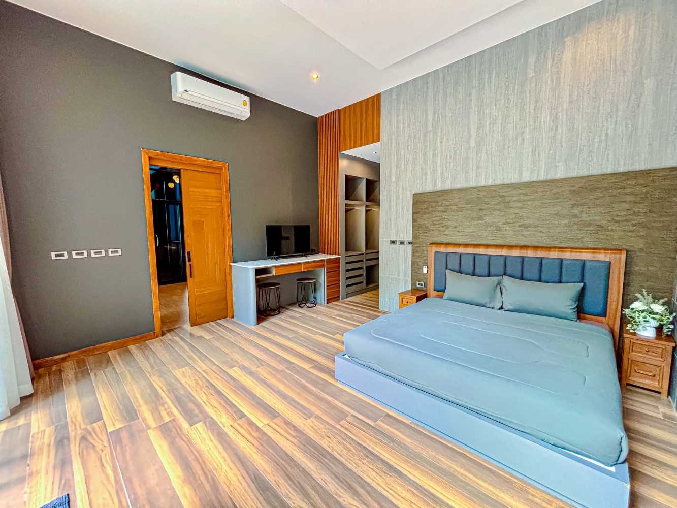 Property image - full photo 18