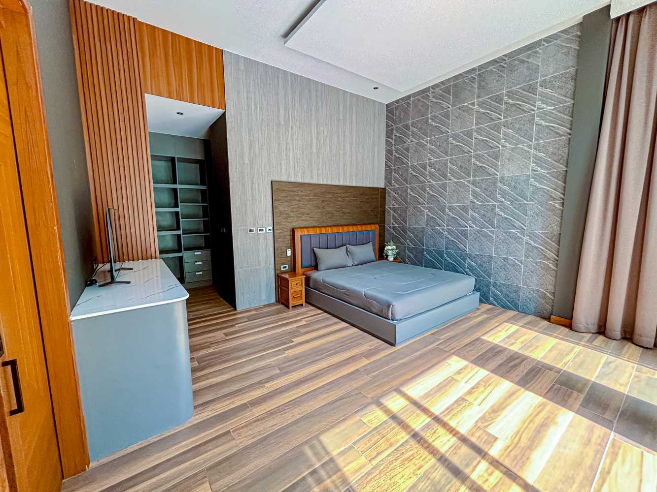 Property image - full photo 17