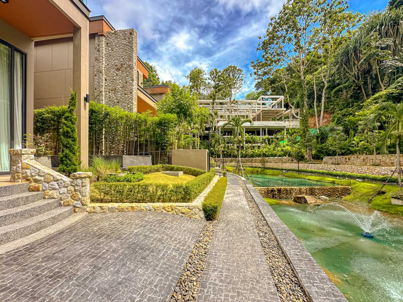 Property image - full photo 2
