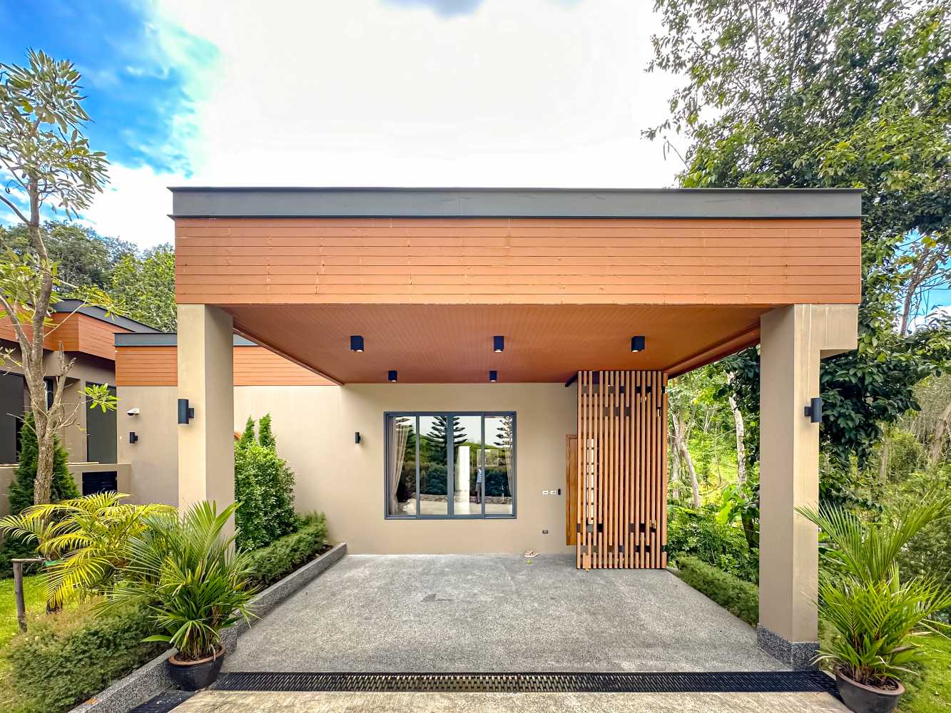 Property image - full photo 1
