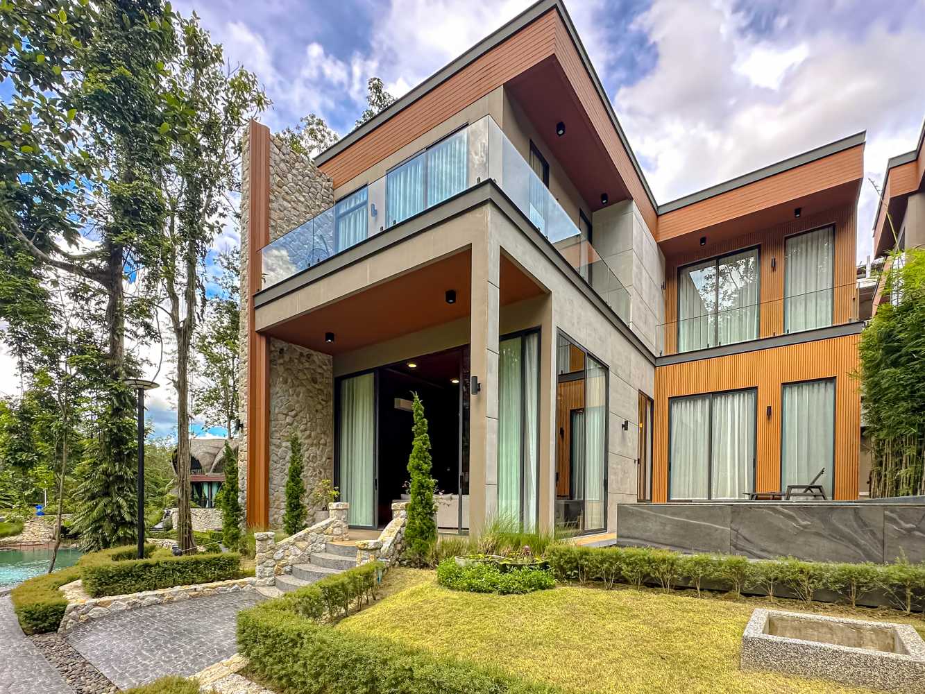 Property image - full photo 3