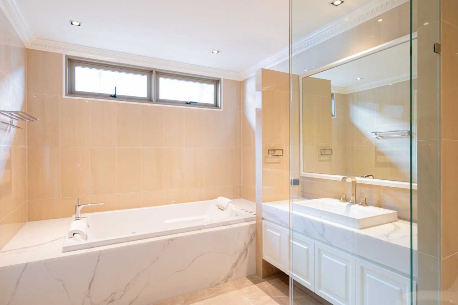 Property image - full photo 11