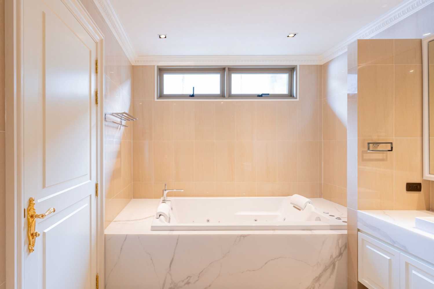Property image - full photo 8