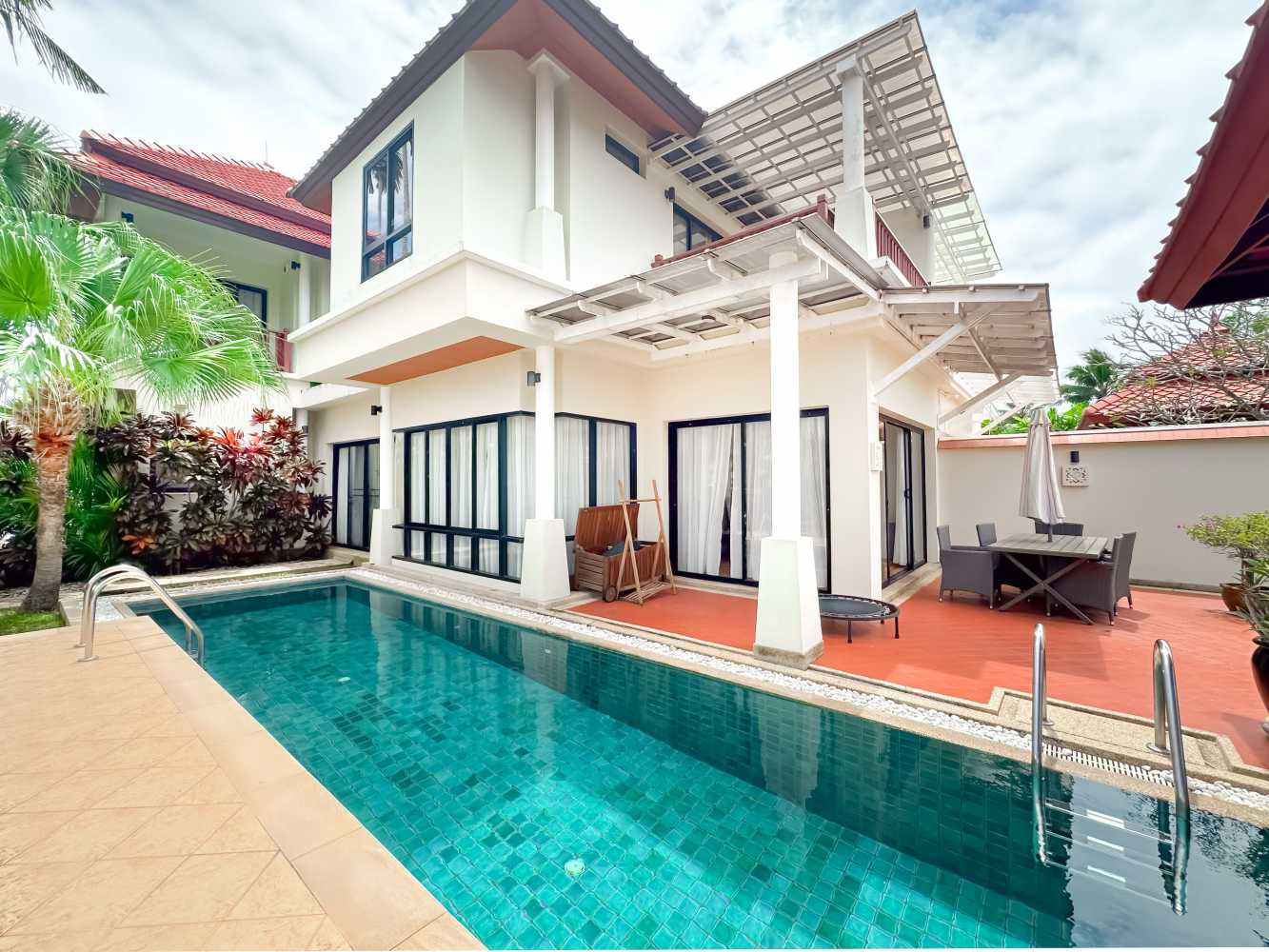 Property image - full photo 2