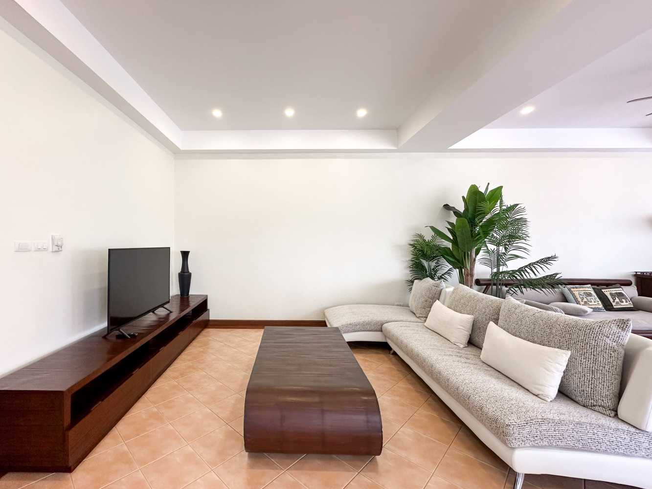 Property image - full photo 8