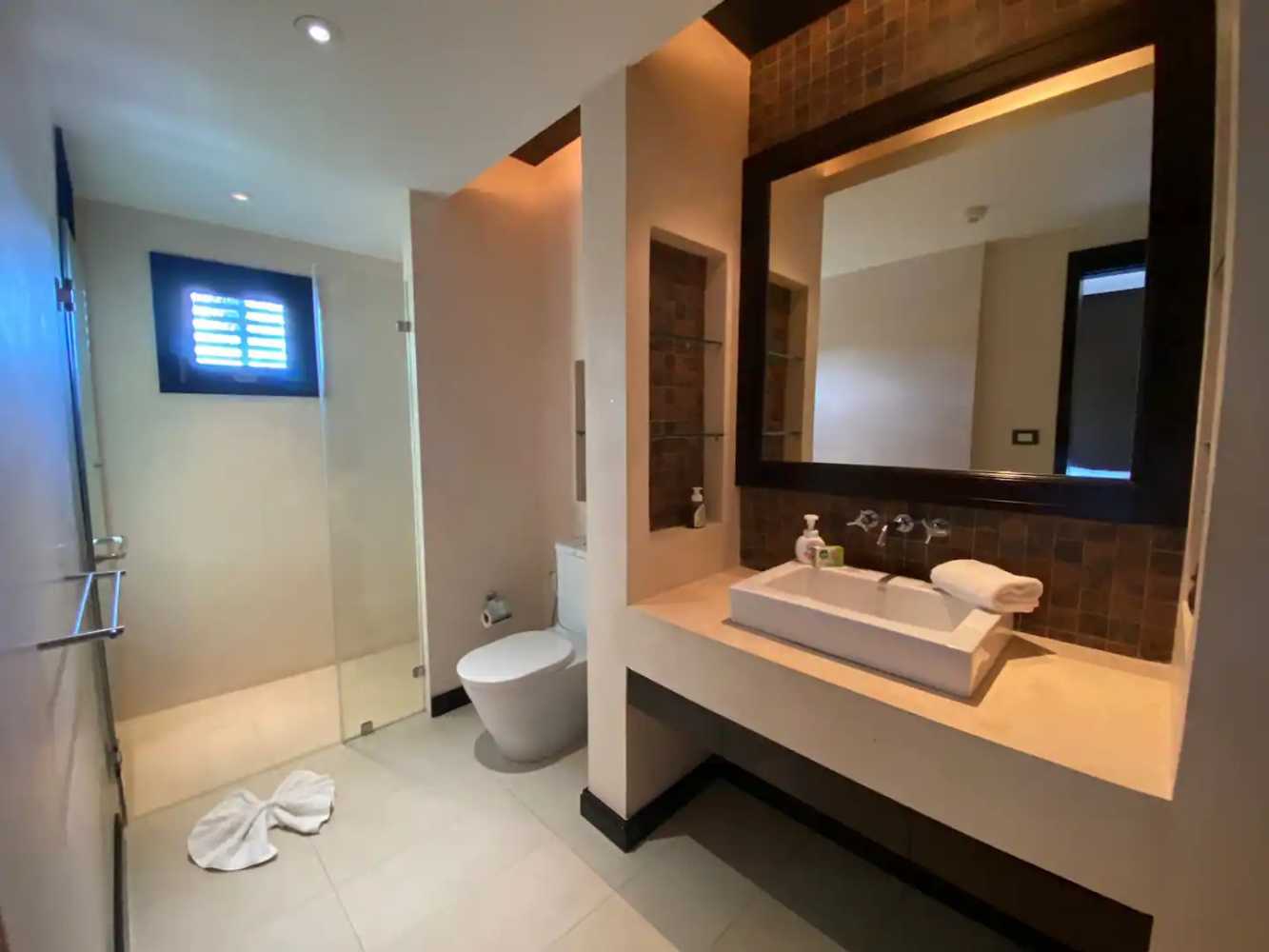 Property image - full photo 10