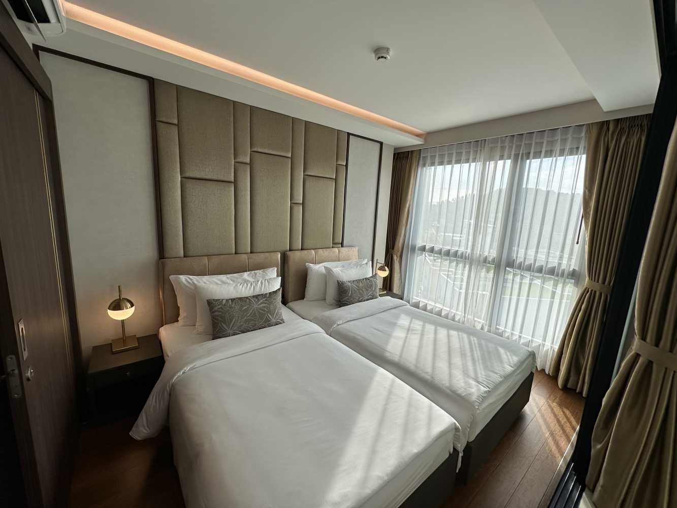 Property image - full photo 4