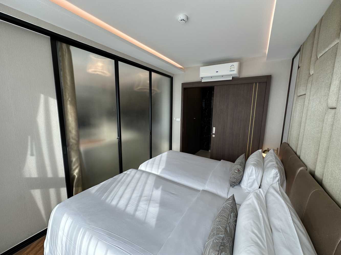 Property image - full photo 6
