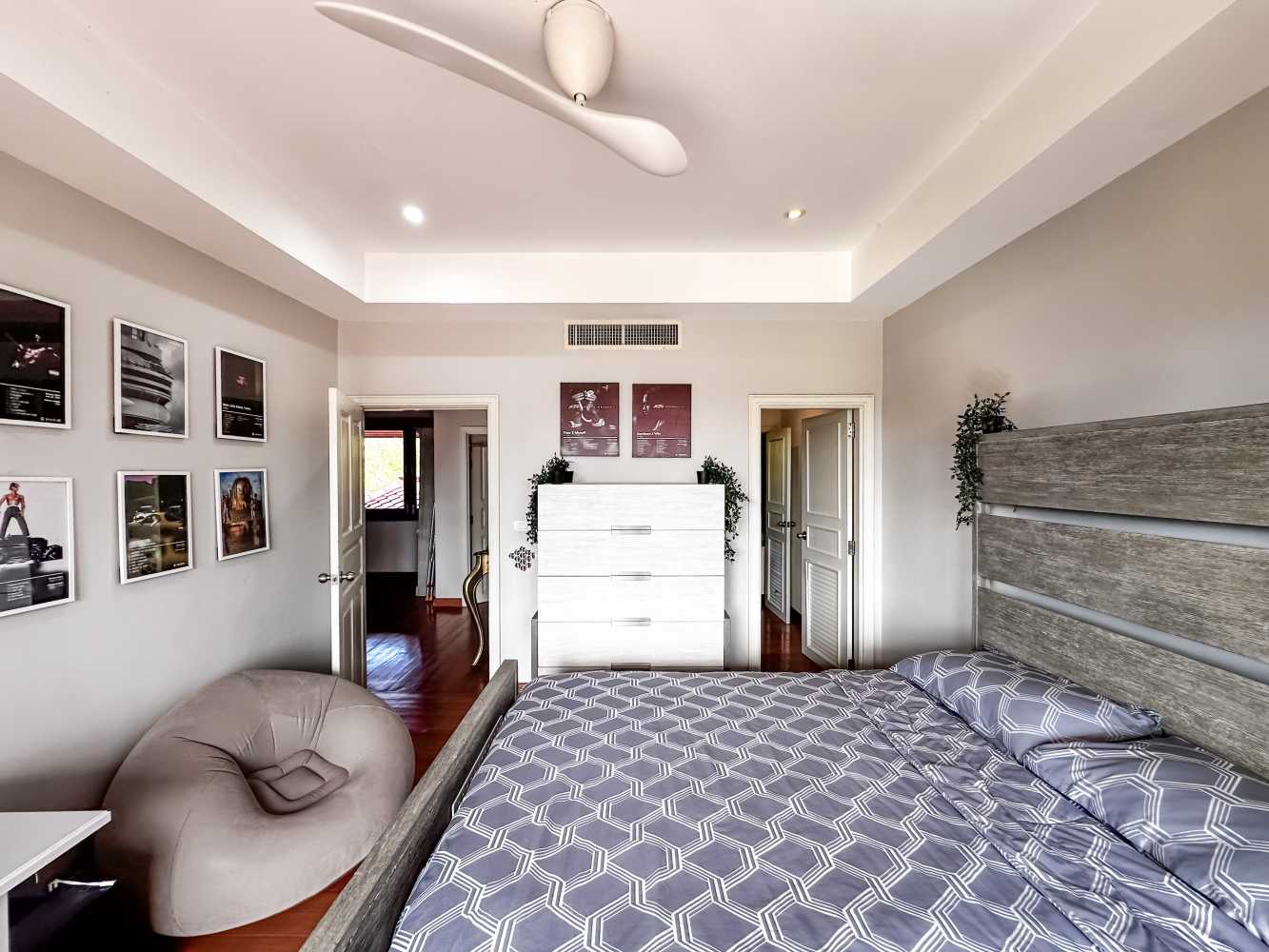 Property image - full photo 14