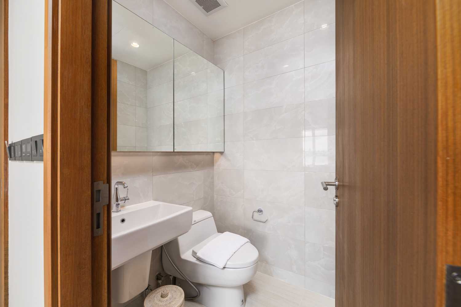 Property image - full photo 16