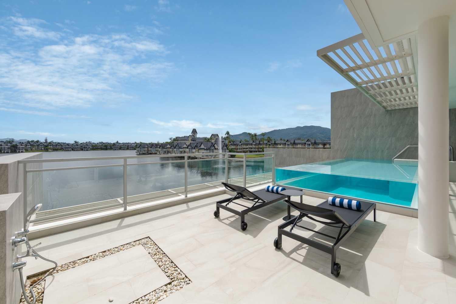 Property image - full photo 4