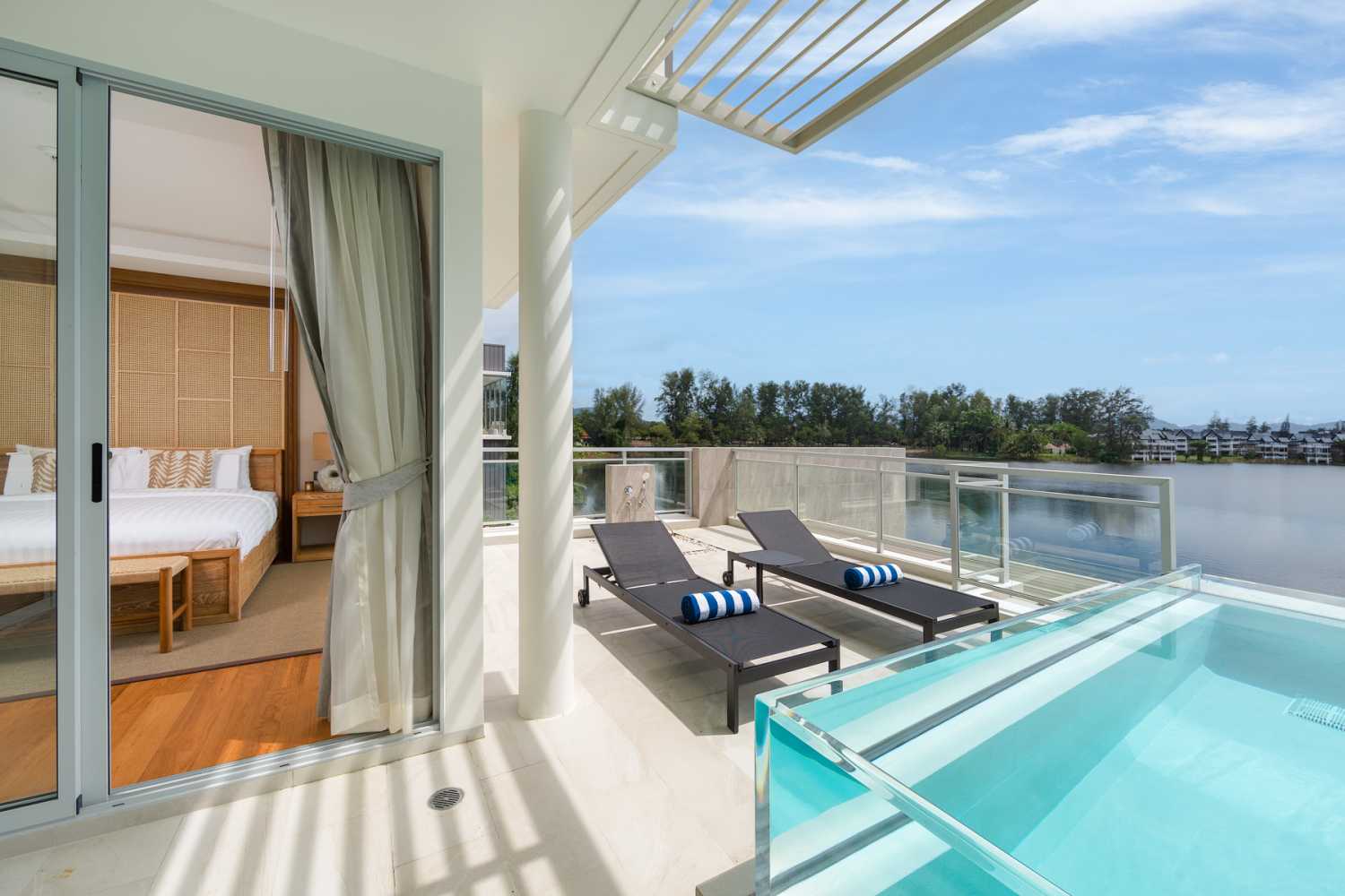 Property image - full photo 2