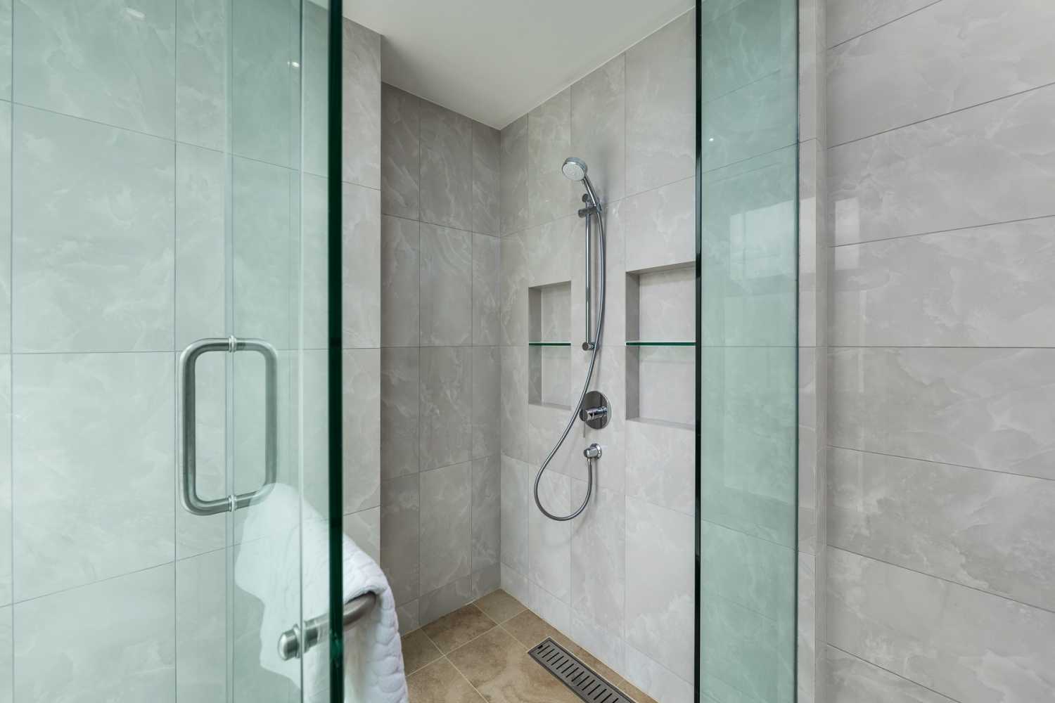 Property image - full photo 11