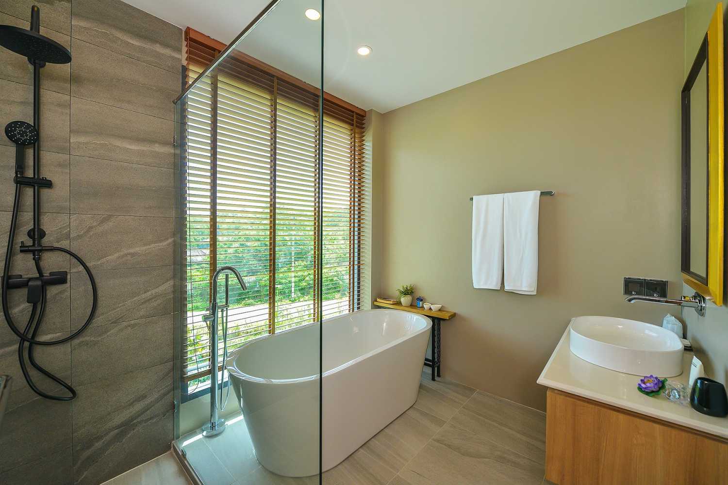 Property image - full photo 3