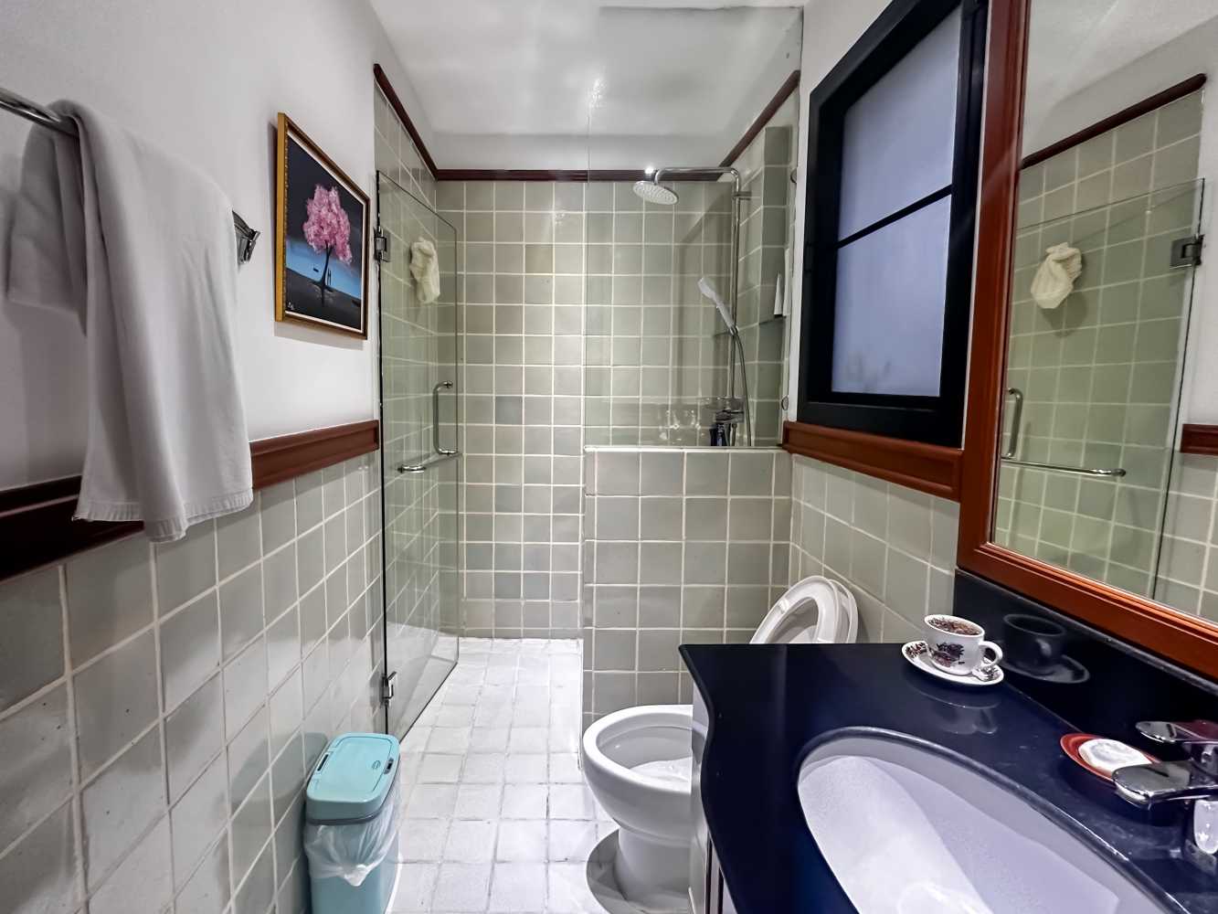 Property image - full photo 16