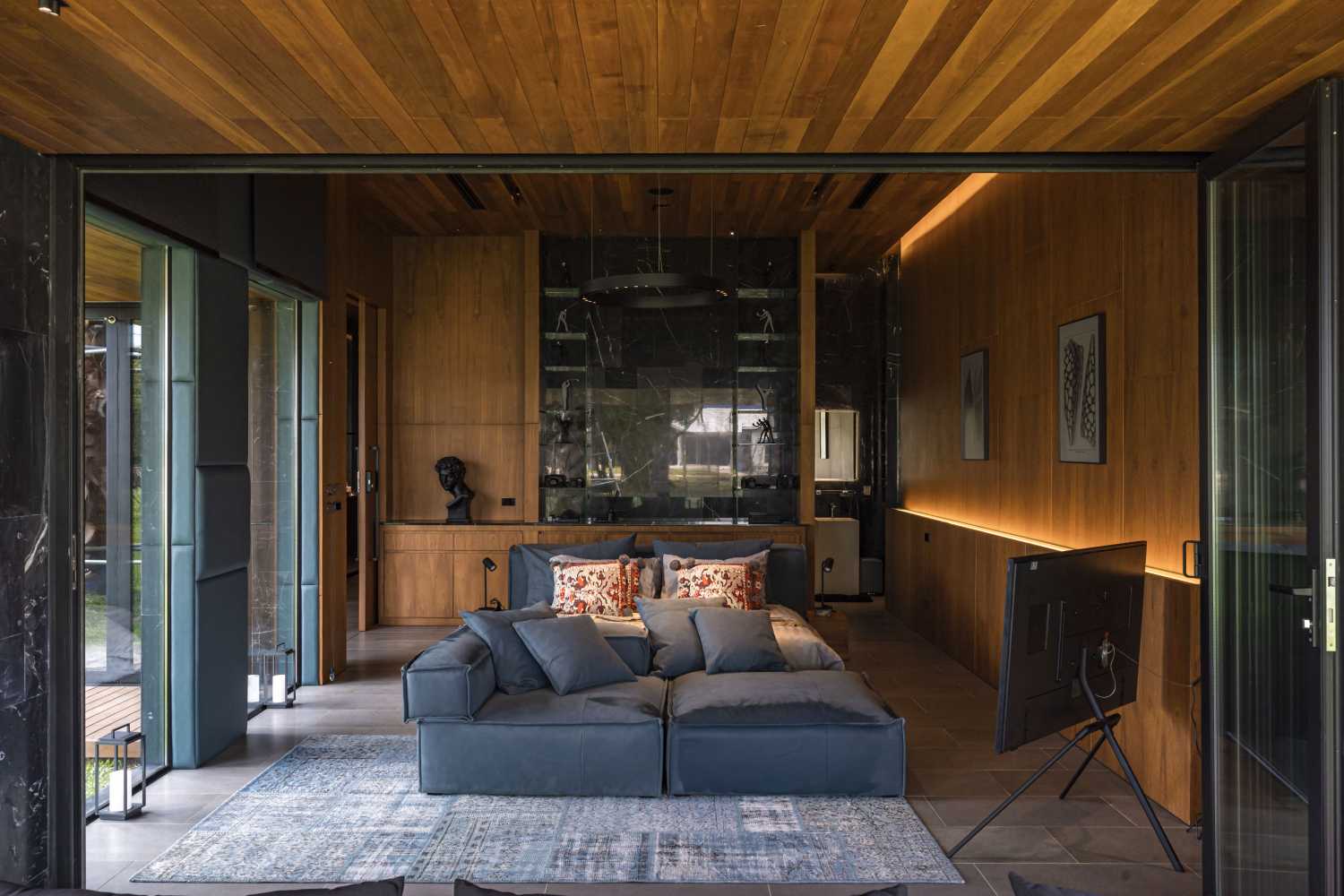 Property image - full photo 2