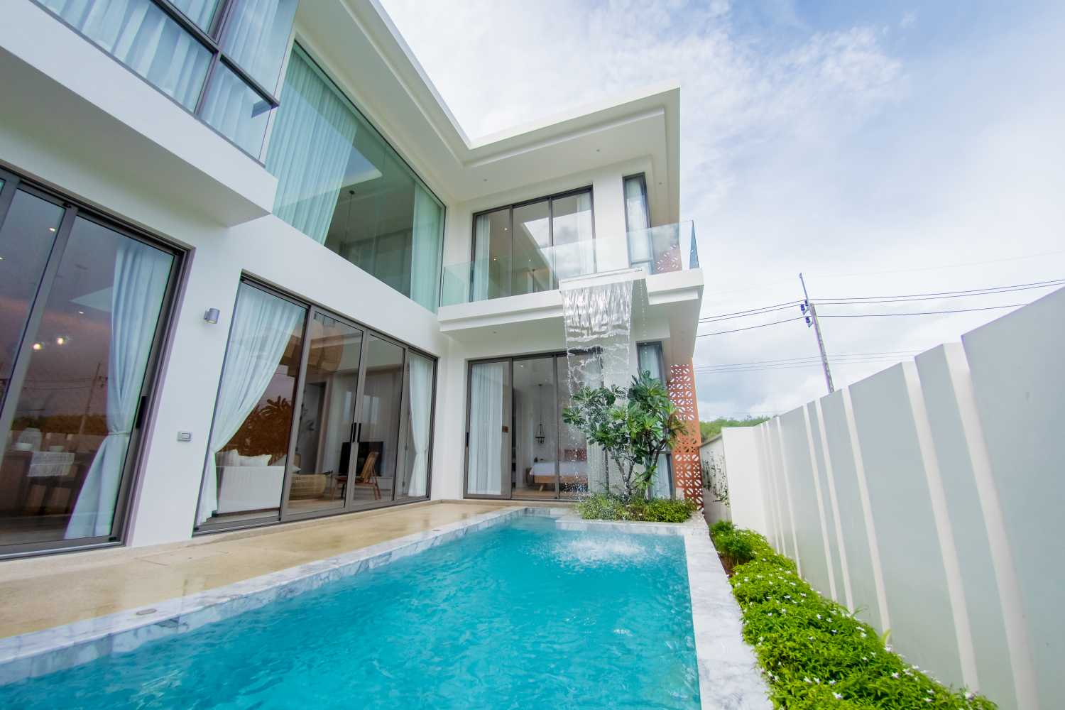 Property image - full photo 2