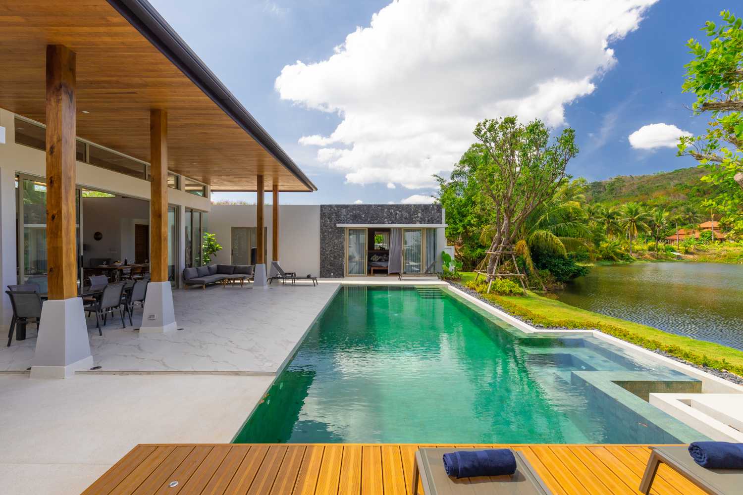 Property image - full photo 3