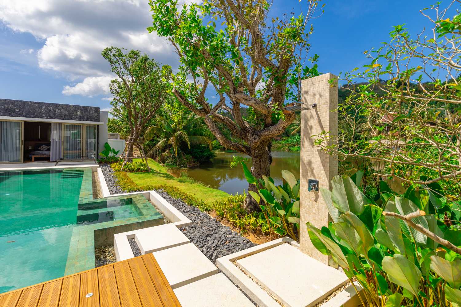 Property image - full photo 5