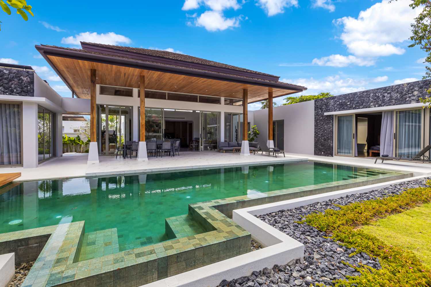 Property image - full photo 2