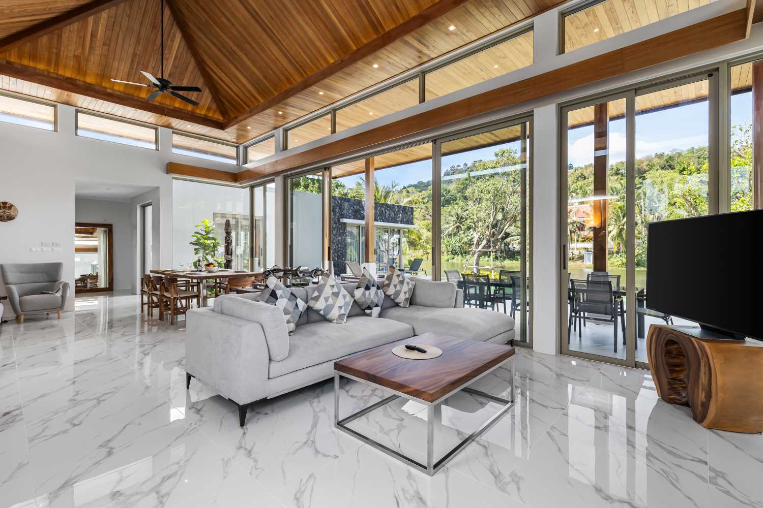 Property image - full photo 16