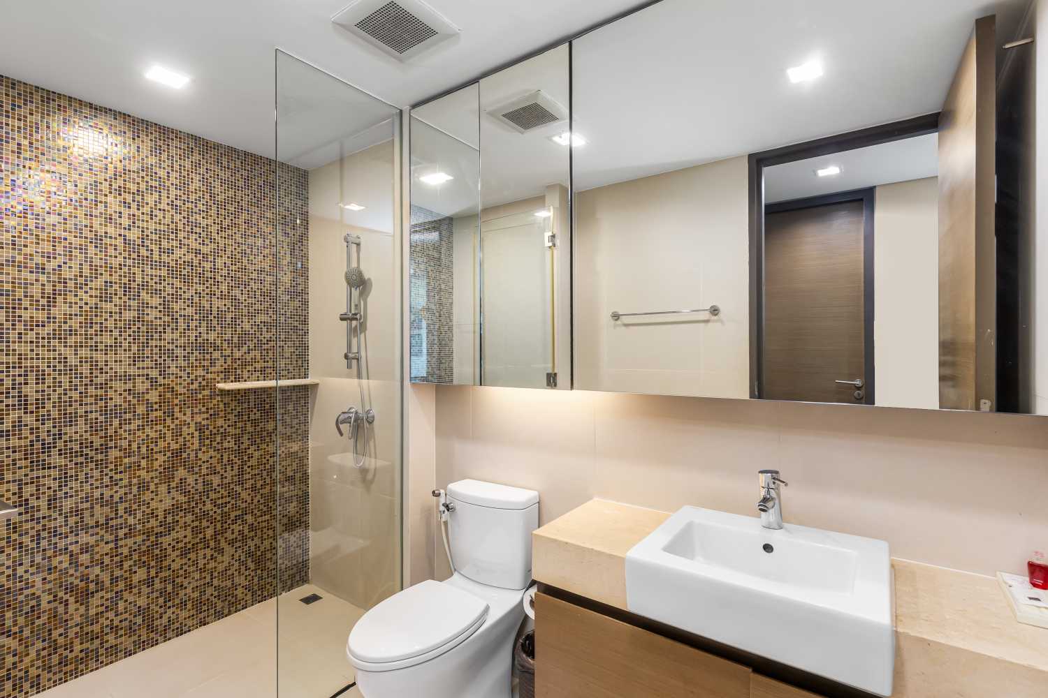 Property image - full photo 11