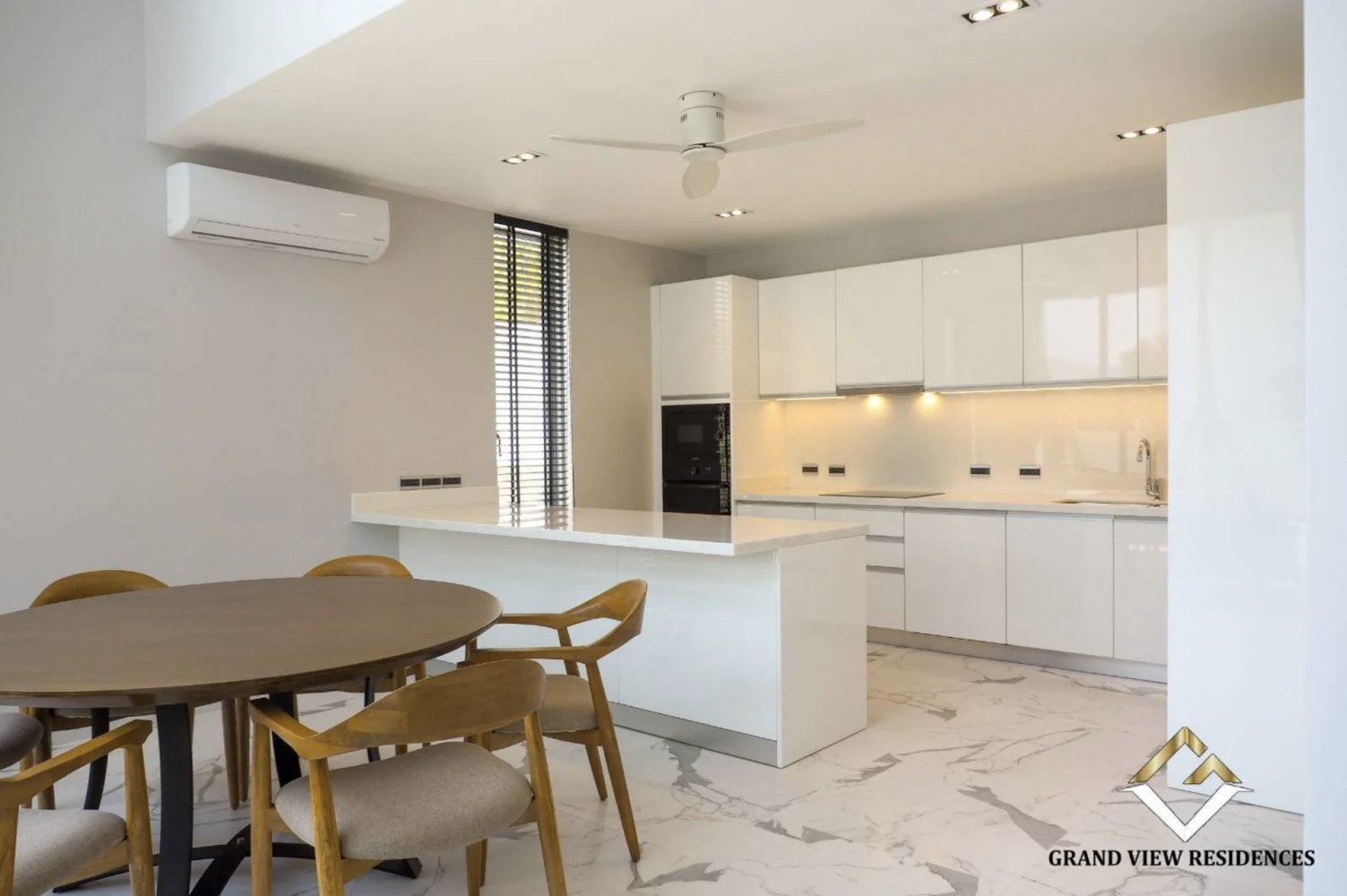 Property image - full photo 5