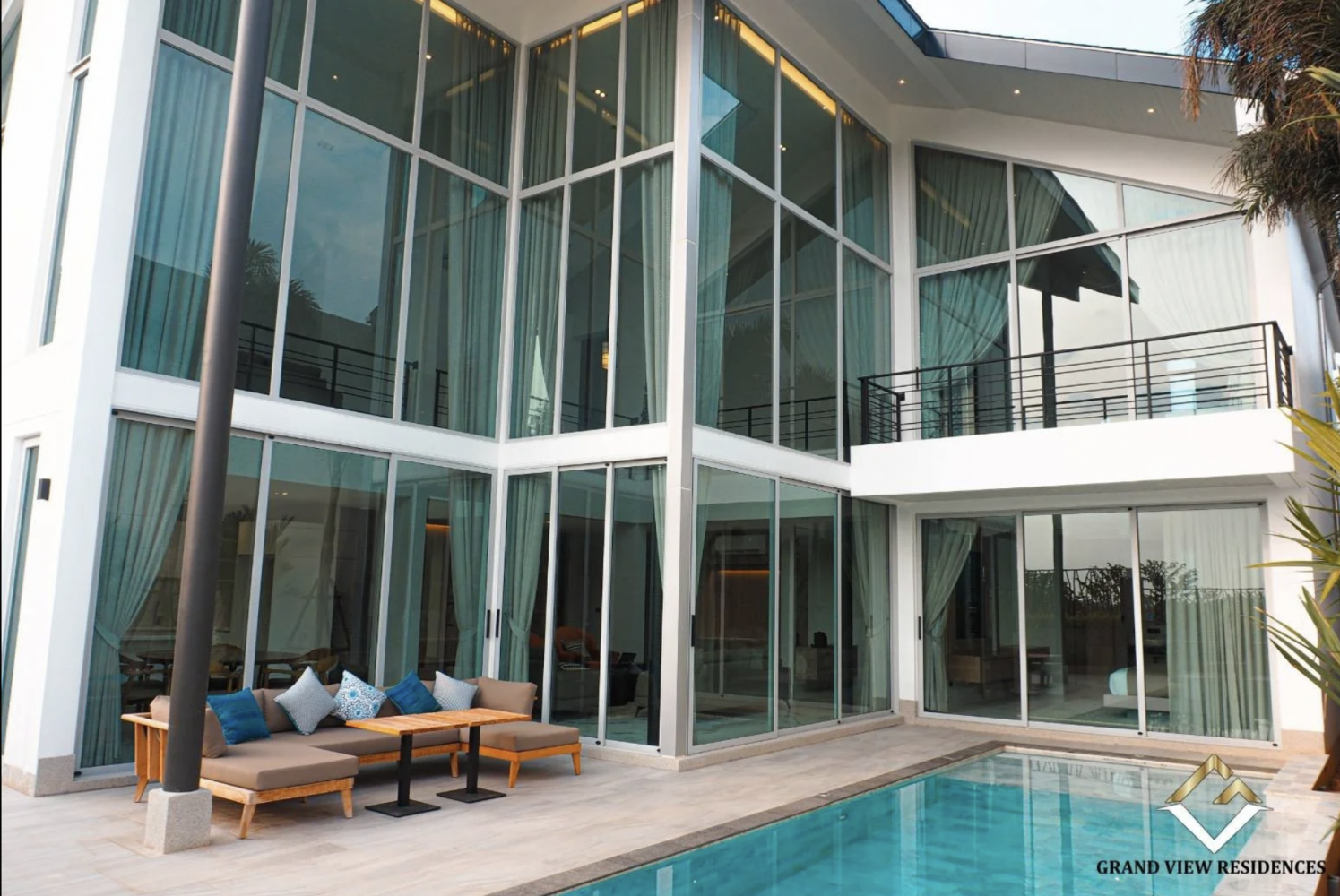 Property image - full photo 2