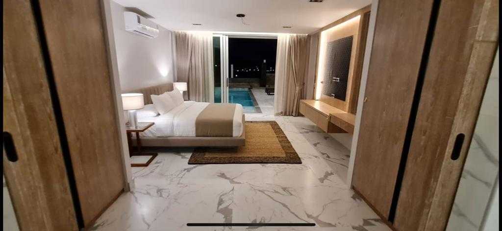 Property image - full photo 14